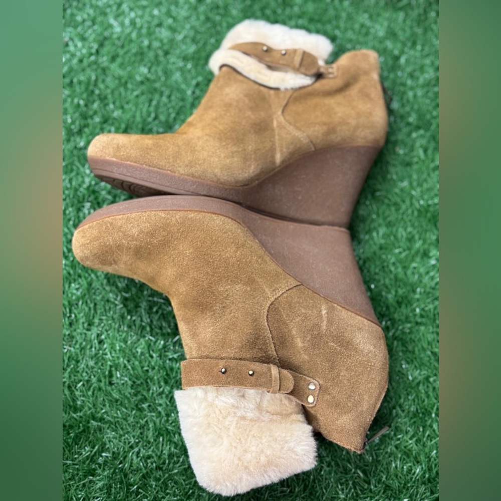 UGG Women's Tan‎ Suede Wedge Boots Size 10